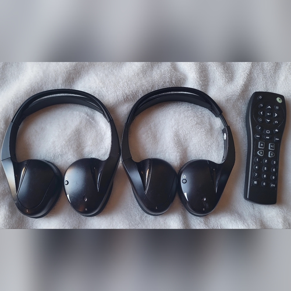 GM Rear DVD Entertainment Headphones & Remote Suburban Escalade Yukon